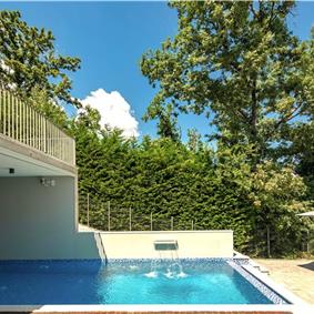4 Bedroom Villa with Salt Water Pool, Private mini golf course and Rooftop Terrace near Opatija, Sleeps 8